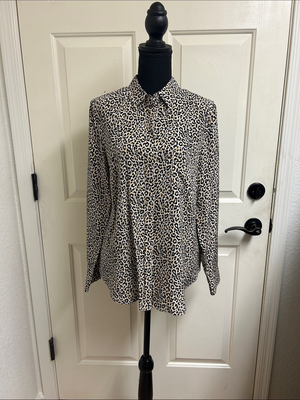 J.Crew leopard print button-front blouse with pocket 100% Silk, Size 10, EUC